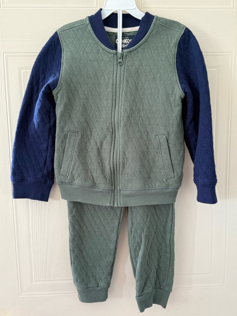 Oshkosh B’Gosh Matching Set 5T (Blue and Green with textured material)